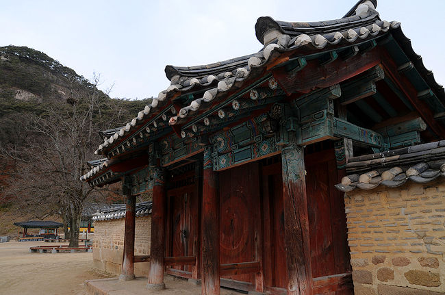 山寺で静かな朝を。<br />今なお、人々に拝まれている仏に会い、<br />歴史ある塔を眺める。<br /><br />人の優しさに会うために。<br /><br /><br />韓国最後の１日。<br />一人旅にでる。