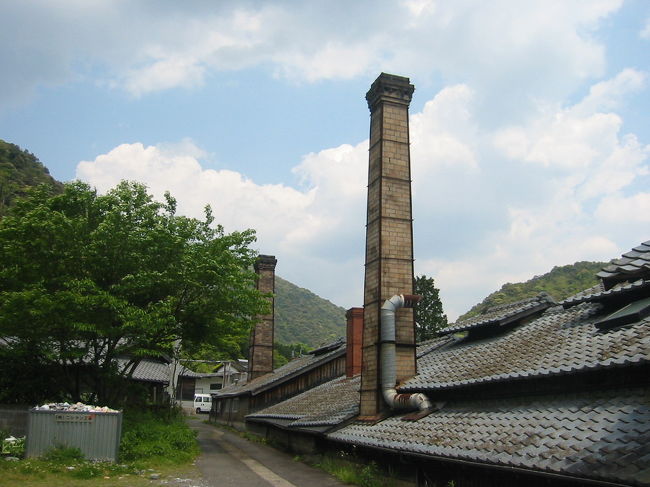 好天に恵まれた　昭和の日　有田町で開催されている【窯元市】へ散策ショッピングをしました (丸尾・黒牟田・応法編)<br />朝早くから遠来のお客さんで賑わっていました。<br />http://kuromutaoubou.com/index.htm<br /><br />・・只今工事中です・・