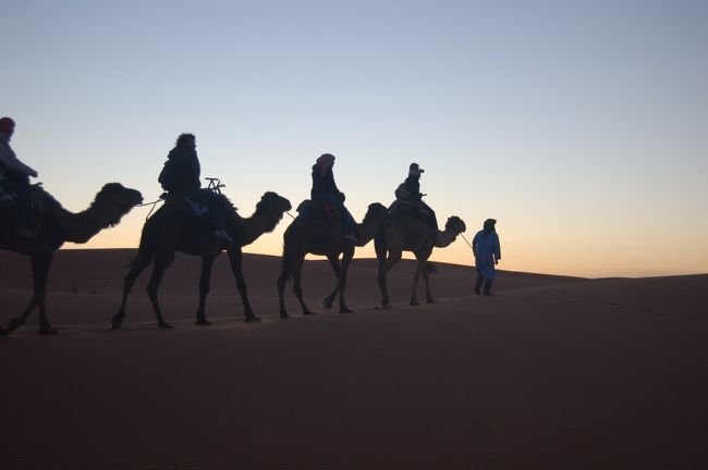 20代最後の春。ついにアフリカへやってきた。<br />20代最後の春にモロッコで思い出作り。<br />サハラ砂漠で幻想的な一夜をすごし、<br />朝日を見るために再びの移動。<br />朝日に照らされ、美しく輝くサハラ砂漠。<br />二度とは迎えることのできないであろうサハラ砂漠での<br />朝日に感動しながら、思い出が積み重なっていった<br />モロッコの旅。<br /><br /><br /><br /><br /><br /><br />