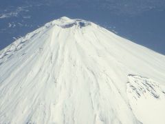 羽田伊丹便の楽しみの１つは右側窓から見られる　富士山