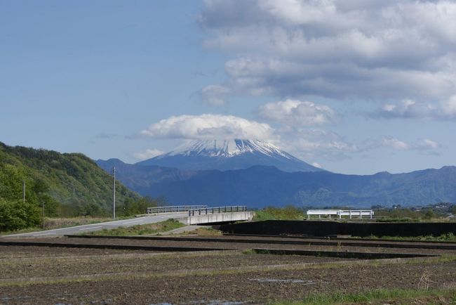 長野からの帰りに韮崎付近で富士山を撮影しました。<br />このあたりからの富士山もきれいですね。<br /><br />撮影機材：ソニー α300 DSLR-A300と標準レンズ