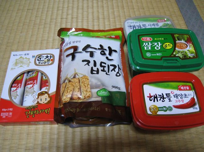 初めての韓国−ソウルで<br />買い物も楽しみました。<br /><br />海外に行ったときは<br />必ずスーパーに行きます。<br />その国独特な食材や調味料を買います。<br />おみやげらしい おみやげも良いですが<br />調味料なども おすすめです。