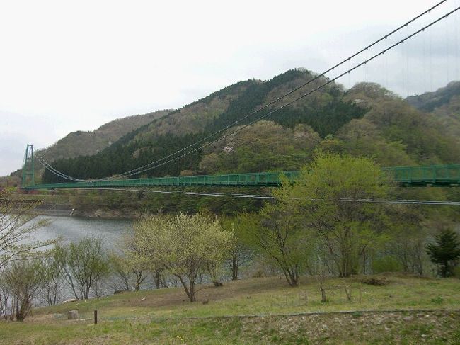 前回同様、秘湯の宿キャンペーン最終日。<br />1ヶ月前の旅行と何だか変わらないようなルート。<br /><br />最近続けて硫黄泉に行ったからか、何から何まで未だに硫黄臭い。<br />好きな匂いだけど、これから硫黄泉に行く時は、着ていく服を<br />限定しなければいけないような気がします。<br /><br />