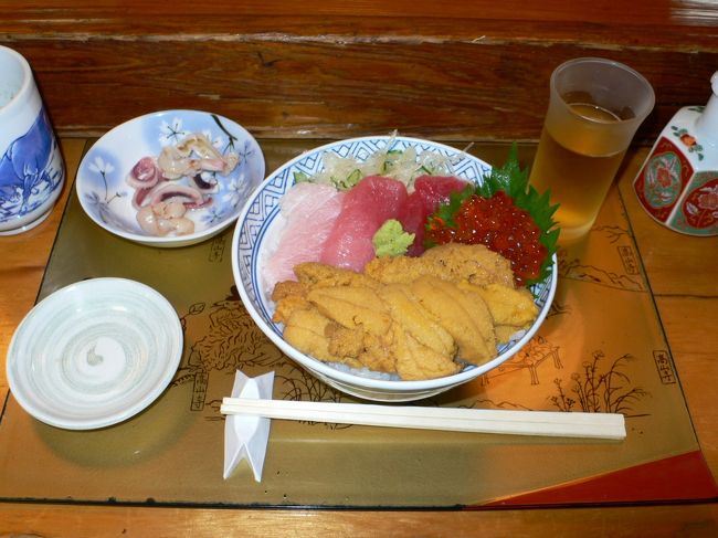 気仙沼名物がフカヒレだっていうのは有名な話。この高級中華食材が香港などに飛んでごーかなフカヒレの姿煮になったりして出てくるわけですが、そんな気仙沼では、確かにその名物を使った土産物や料理がいろいろ食べられます。<br /><br />でも、関東在住の身としては、気仙沼って仙台からさらに電車で2時間もあるので、「フカヒレだけのために気仙沼に行くのもねぇ・・・」って感じで、東北旅行のついでにいくほど食指は動かなかった。<br /><br />夏油温泉の帰りにどこに寄ろうか考えたあげく、初めて立ち寄った気仙沼。え?GWって東北のウニ解禁してたのっ?!