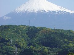 東名高速道路からみえた富士山