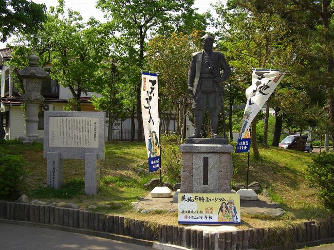 今日は、ハイウェイウオーカー５月号直江兼続ゆかりの地巡りを参考に一人ツーリングに出かけてきました。<br />由緒ある弥彦神社は、連休も過ぎたとあって静けさの中で落ち着いた参拝が出来ました。<br />兼続お船ミュージアム（与板歴史民俗資料館）入館料300円大人<br />天地人で今や人気の兼続の銅像　丁寧な解説人による歴史の案内、素人っぽくて熱のある説明をしていただいたおじさんに感謝！大河ドラマの歴史の地巡りも良いものです。<br />