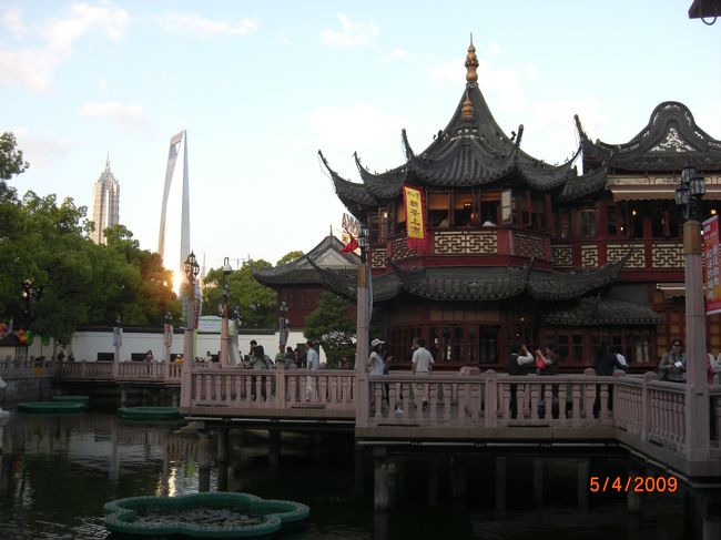 5/4〜5/7に上海に家族三人で行きました。<br /><br />旅程は、以下の通りです。<br /><br />一日目：豫園<br />二日目：上海テレビ塔、南京路・新天地の散策、<br />三日目：蘇州観光、豫園での再度夕食<br />四日目：ホテル付近の散策<br /><br />写真は後日公開したいと思います。