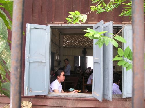 ラオス幼女売春 