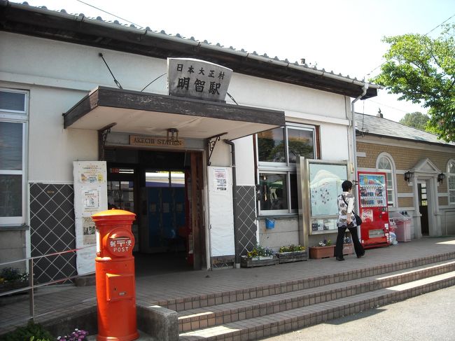 一度いってみたかった、電車グルメ旅。明智鉄道の名物列車、ヘルシーとレインで、寒天懐石をいただきながら、のんびり列車の旅を楽しみました。といいつつも、寒天に舌鼓しすぎ、新緑の車窓はほとんど堪能せず、、（笑）<br /><br />自宅から集合の恵那駅までは電車で２時間弱。同居人の出張の都合が重なり、「んーじゃあ、二人で名古屋に泊まるか！」というわけで前日は名古屋のビジホに宿泊しちゃいました。<br />おいおい、、自宅から30分で行ける名古屋に宿泊って、、どうよ、、。<br />ま、いっか。こんな機会じゃないと名古屋なんて泊まらないし♪<br /><br />そんなわけで、前日の名古屋デパ地下めぐりから、、つまらない旅行記はスタートします♪