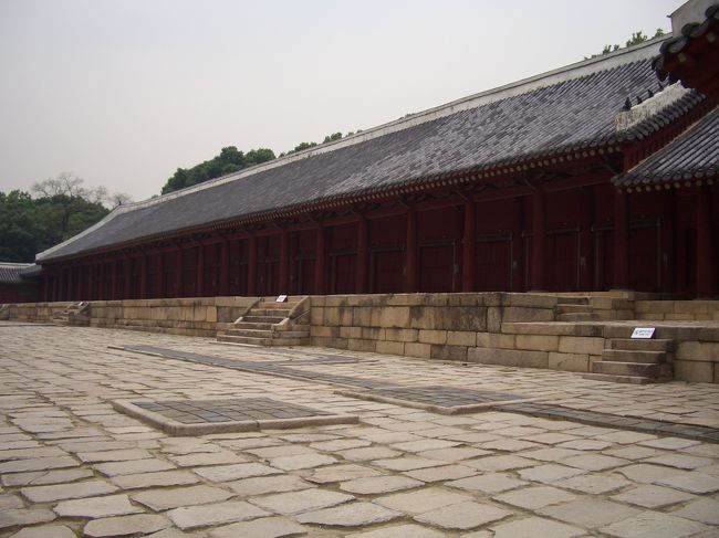 韓国の歴史を訪ねてのＮＯ２です。前回は慶州から儒城、水原、ソウルの三清閣、昌徳宮までを紹介しましたが写真の枚数が７０枚になりましたので、続きを紹介します。ソウルの宗廟、ホテル、食事等です。