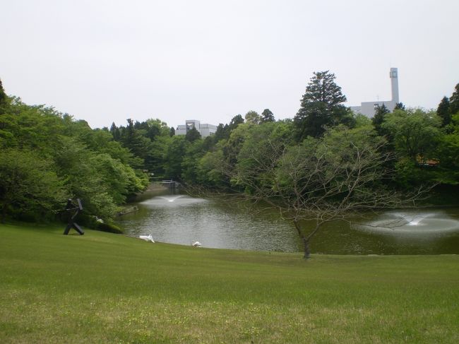 本郷界隈を堪能した日の夜は、翌日柴又に行く予定だったので、京成線に乗るのに便利と思い、町屋のビジネスホテルに泊まった。そして予定通り、翌朝町屋駅から京成線に乗った。<br />青砥駅で柴又方面行きに乗り換えようとして、向かいのホームを見ると「佐倉」行きの列車が停車している。<br /><br />突然、同行者が<br />「あ、佐倉行きだ。佐倉に行ってみたかったんだよね。あそこの川村記念美術館っていうのが、いいんだそうだ。行くか！」<br />と、いきなり佐倉行きに飛び込む。<br />えっ？！と思っているうちに、列車は佐倉へと向かっているのだった(?_?)<br />佐倉といえば、「長島選手の故郷」という程度の知識しかない私だった。