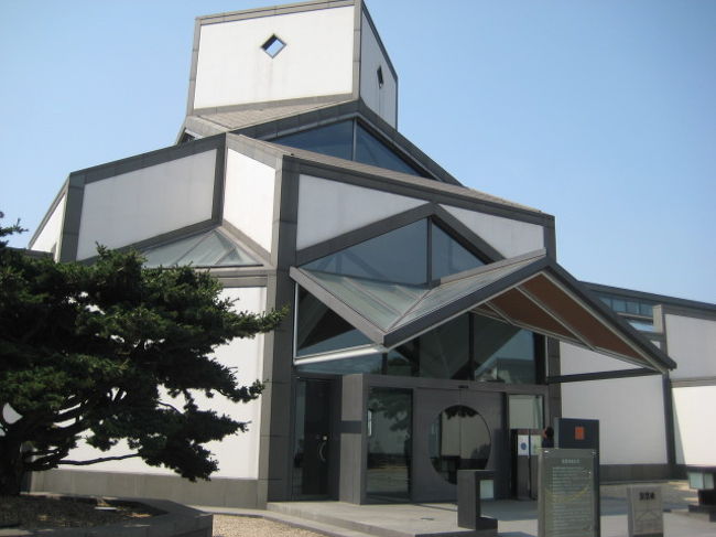 観前街からブラブラ路地を歩いて蘇州博物館にいってきました。蘇州博物館を設計したのは、あのルーヴル美術館のピラミットで有名なイオミンペイさんです。必見の価値あり。（2008年訪問したルーヴル美術館→http://4travel.jp/traveler/namix/pict/14460248/）。