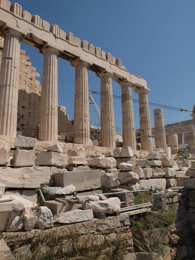 【2週間の中南欧ハネムーン】クルーズを下船し、カオスな古代都市アテネを歩く