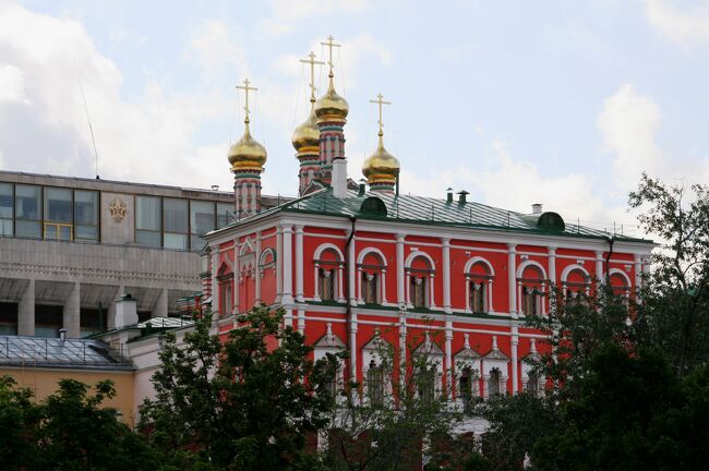 2009夏、ロシア旅行記(3/43)：6月6日(1)：モスクワ、クレムリン宮殿、宮殿前の市街光景、クレムリン入城