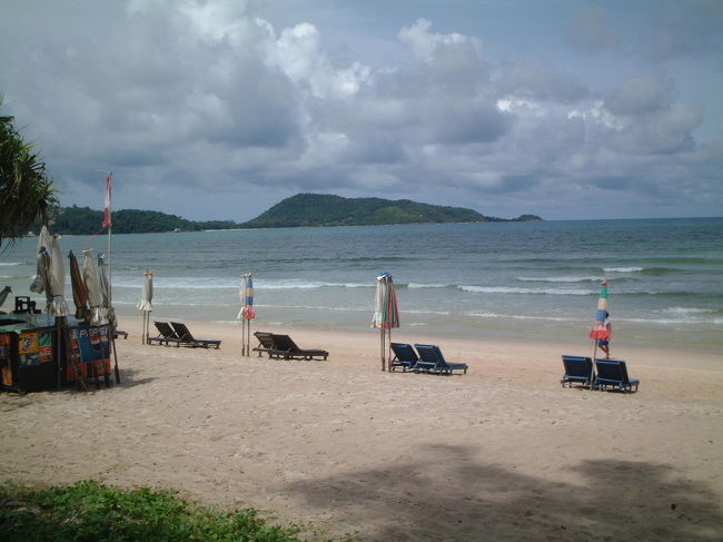 だいぶ古い旅行ですが、<br />姉の結婚式でプーケットに行った時の写真です。<br /><br />この旅行ブログを見つけたので、<br />過去のものものせたくなっちゃいました。<br />これからもちょくちょくのせていく予定ですので、<br />良かった見てください〜♪