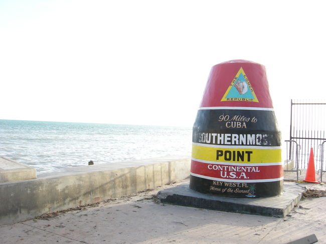 親孝行ツアーを終え、そのまま旅が続き、まずはカリブクルーズ<br />をする前に数時間Miamiに立寄り、クルーズ後Cancunへ行く前と<br />その後、今回計3度Miamiに立寄ることになりました。<br />せっかくなのでMiami, Fort Lauredale, Key westを観光して<br />きました。