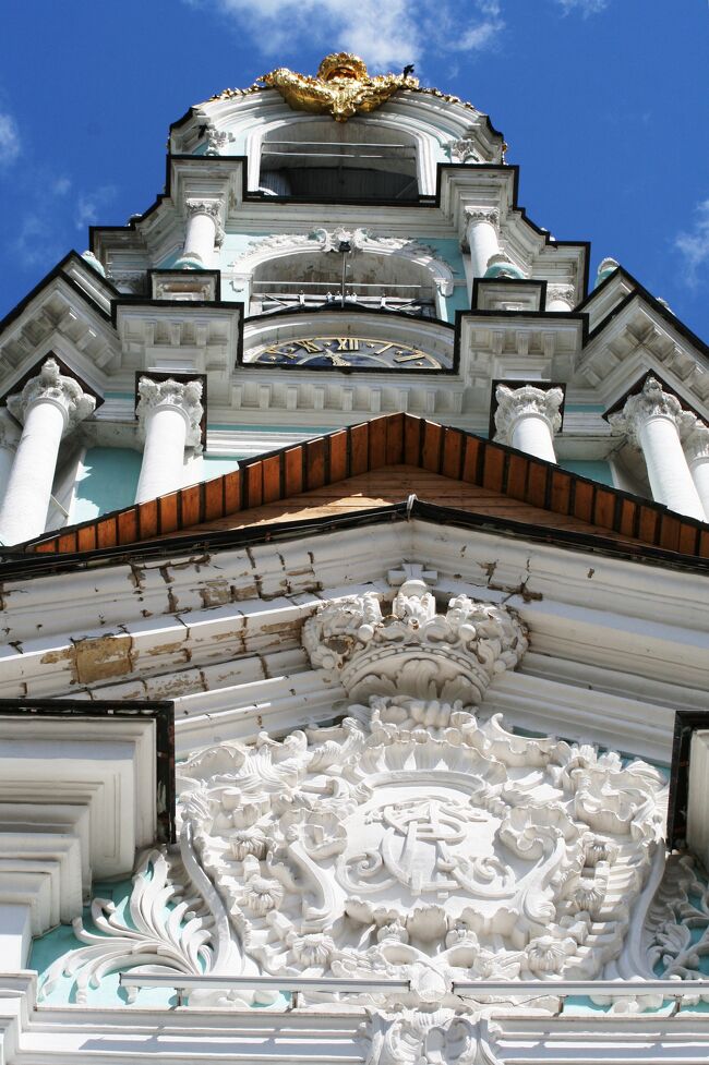 2009夏、ロシア旅行記(13/43)：6月7日(3)：セルギエフポサード、トロイツェ・セツギエフ大修道院、キリル一世を待つ人波