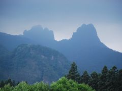 群馬県・横川サービスエリア付近から見られる妙義山の風景