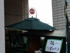 東京日本橋　カレー、フライ盛、サラダの移動販売出店　テレビスタジオ
