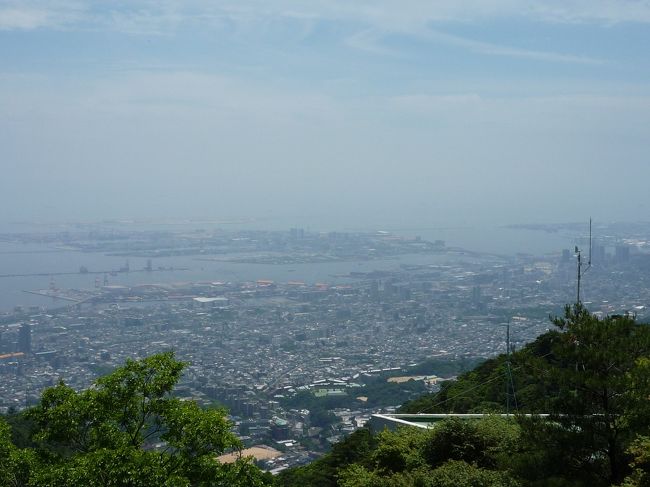 明石観光に続いて、二日目は六甲山に登ってみました。<br />梅雨時ですが天気にも恵まれ、絶景を堪能!