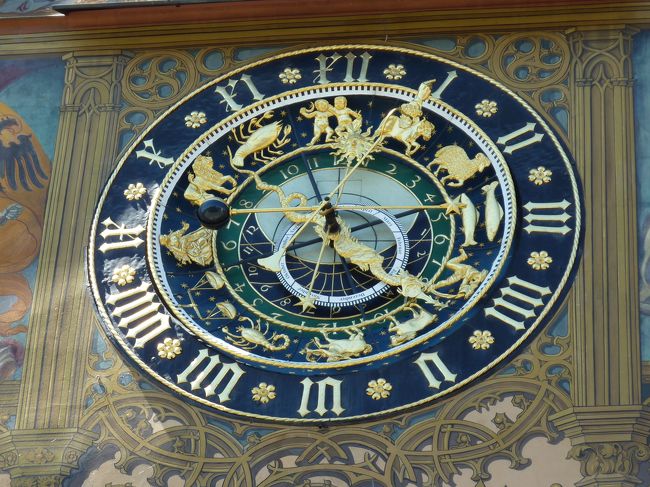 フレスコ画の壁以上に<br />掛け時計が気に入ってしまった<br />市庁舎です。