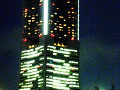 横浜-04　横浜ランドマークタワーに焦点　☆夜景・夕暮れの街