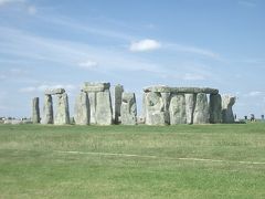 Stonehenge は平原の真ん中に突如として出現する