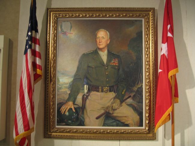 米国滞在期間も残り少なくなってきたので、ちょっと遠出。<br />これまで陸軍（戦車）関係の博物館を見ることができなかったので、騎兵隊以来の歴史を持つ、ケンタッキー州のフォート・ノックス陸軍基地内にある、General George Patton Museum を訪問。<br />名前の通り、パットン将軍に関する展示を行うための博物館であるものの、展示の中心（屋内・屋外とも）は、米陸軍を中心とした戦車の発展の歴史であり、教育目的のための展示がなされていることがよくわかる。<br />写真はあまりアップしていませんが、米軍の戦闘車両がほとんど網羅され、シュミレーターなどもあり、勉強になるところです。