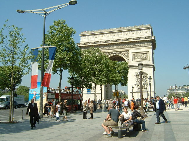パリの三大美術館といわれている、ルーブル・オルセー・<br />オランジェリー各美術館やアムステルダムの国立博物館・<br />ゴッホ美樹館などをまとめて巡る欲張りな旅行です。<br />パリに４泊、アムステルダムに２泊。<br />
