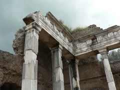 ハドリアヌスの別荘（ヴィッラ・アドリアーナ）　その３　遺跡の建築群（大浴場、海の劇場、宮廷、黄金の間その他）