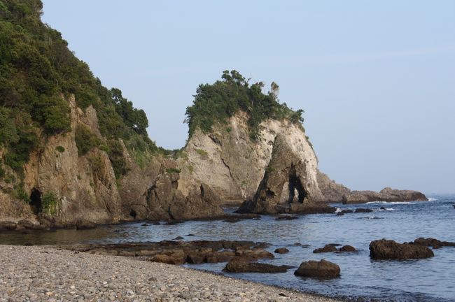 伊豆には日帰り温泉含め、何度も行ったことがありましたが、<br />意外と南伊豆は行ったことがありませんでした。<br />まぁそれもそのはず、伊豆高原過ぎてからがまた遠い。<br /><br />ということで、行ってきました、南伊豆。<br />一泊なのでなかなか忙しかったですが、<br />それなりにいろんなところに寄れました。<br /><br />「意外と来たことのなかった南伊豆の旅」ではここをめぐります。<br />タライ岬<br />↓<br />石廊崎<br />↓<br />波勝埼<br />↓<br />修善寺