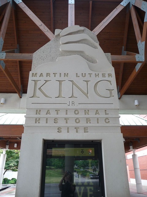 アトランタ滞在2日目は早速車を運転してマーティン・ルーサー・キングJr記念館と生家周辺の町並み保存地区へ行きました。