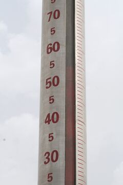 2009夏、中国旅行記16(31/39：シルクロード)：6月25日(5)：トルファン、火焔山、ギネス登録の大温度計、バザール