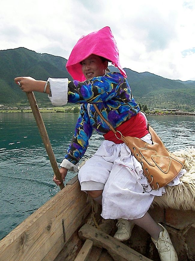 雲南省之旅(18)麗江からチャーター車で「濾古湖」へ至り、ボートで湖に遊び摩梭人の村を訪ねる。