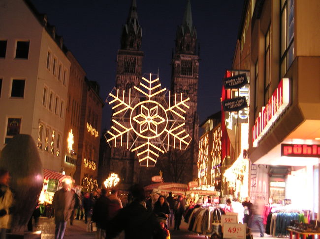 プラハから、電車で、ニュルンベルグにクリスマスに行きました。想像どおり、今までみたヨーロッパのクリスマス市で、最高のところでした。