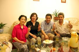 貴州省少数民族之旅(13)旅の終わりは貴陽の甲秀楼で恋愛豆腐を食べ、一緒に旅した4人で晩ご飯を楽しんだ後にドライバーさんの家へ押しかける。