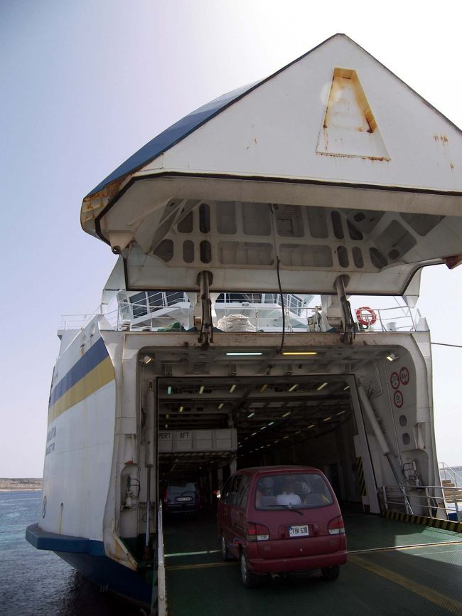 定期航路フェリーでマルタ島(8)ヴァレッタからバスでチェルケウア港へ行き、海峡をフェリーでゴゾ島へ渡る。
