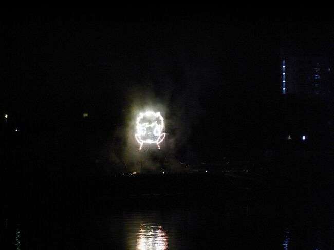 今年もこの時期がやって来た。桟敷で花火見物。