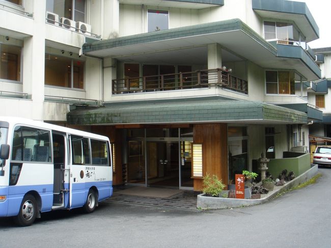 埼玉県の秩父和銅鉱泉　ゆの宿和どうに宿泊しました。<br />こぢんまりとした宿かなと思っていましたが、なかなか立派でキレイな宿でした！<br /><br />心地よい横瀬川の流れを眺めながら入る和銅鉱泉の?薬師の湯?は、秩父七湯のひとつでもあります。<br /><br />周辺に観光地が多いので、思い立って車でぶーんと行って日帰り入浴もオススメです♪