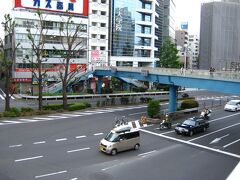 西新宿の歩道橋
