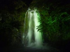 箕面大滝のライトアップ