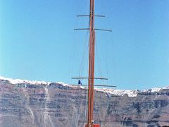 東地中海クルーズ(7)2度目のサントリーニ島は帆船に乗って沖合のニアカメニ島の火山に登り、パレアカメニ島の海中温泉で海水浴を楽しみ、ワイナリーでギリシャ料理のディナーを楽しむ。