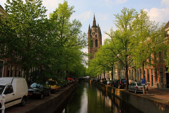 旅行二日目です。<br />この日はオランダ国内の美術館を中心に３都市周遊。<br /><br />そもそも今回の旅行にオランダを組み入れたのも<br />フェルメールの『牛乳を注ぐ女』、『真珠の耳飾の少女』に出会うため。<br /><br />アムステルダム→ハーグ→デルフトの順にまわりました。