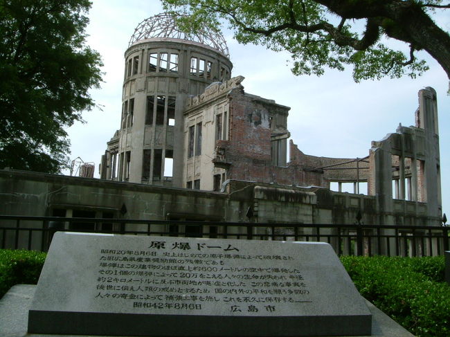 目的は世界遺産の厳島神社！<br />東京から広島まで飛行機で移動、その後広島市内から世界遺産航路で宮島へ。<br />宮島の牡蠣にアナゴ、できたてもみじまんじゅうと食も満足な２日間でした。