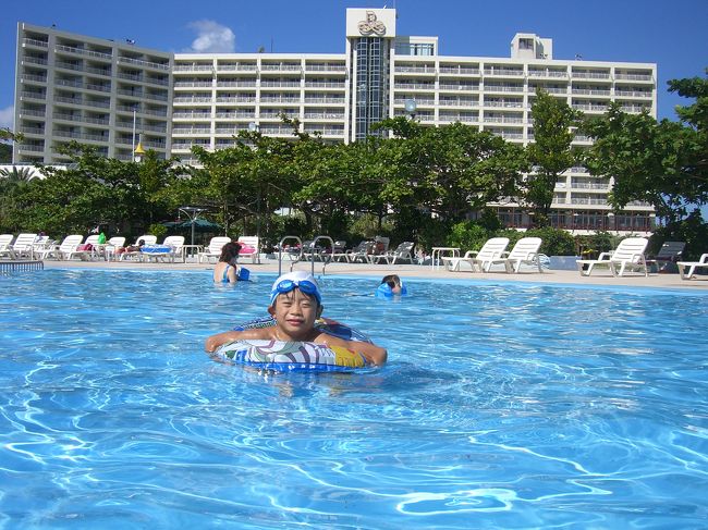 パパが仕事で休めないため、子供と二人で沖縄に行った旅行です。<br />二人での沖縄は2回目になります。<br />今回は旅行会社手配で、ルネッサンスツインに宿泊です。
