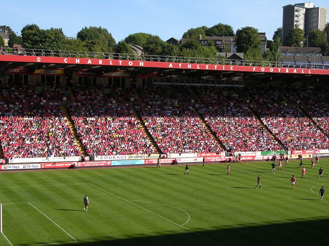 イタリアの帰りにまたロンドンへ。<br /><br />チャールトン×マンチェスターUを観戦。インストアライブを見たり、買い物したり。