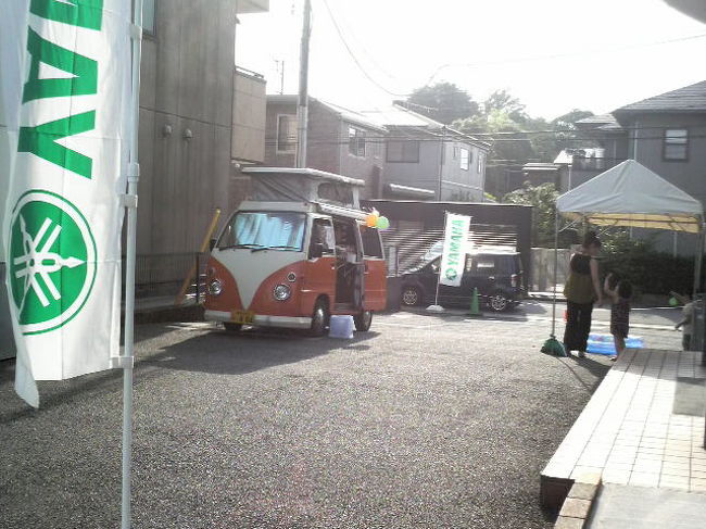 千葉県千葉市 クレープ、かき氷移動販売 住宅展示場の様子です。<br /><br />今回はヤマハ千葉ショールームでのクレープ、かき氷お客様無料プレゼントキャンペーンです。<br /><br />担当はグランママ様です。<br /><br /><br /><br />クレープ、たこ焼き、焼きそば、かき氷<br />お祭り、イベント <br />移動販売、ケータリングカー<br />http://sound.jp/dream-group/sp.html<br />http://www.geocities.jp/doramaphoto/<br />http://www.alpha-net.ne.jp/users2/bethesun