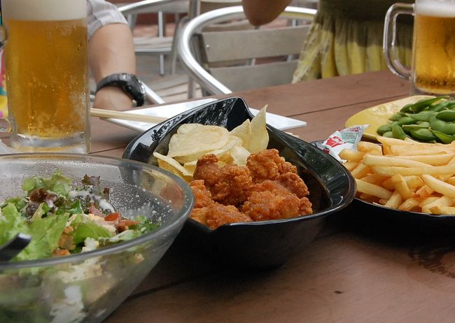 東京ドームに野球以外で行くのは、ものすごく珍しいことなのですが、ビールコミュのOFF会に行ってきました。<br /><br />まぁ、ガンガン飲む人々が多いので、私も、ガブガブ飲んで、飲みすぎましたわ。いつものことだけど。<br />頑張れ!肝臓!!頑張れ!レバー!!<br /><br />さて、<br />今月はドンドン東京ドームに通うぞ!<br />都市対抗のシーズンですから。<br />【夏の風物詩「都市対抗野球」観戦ツアー】<br />http://4travel.jp/traveler/chifu/album/10271071/