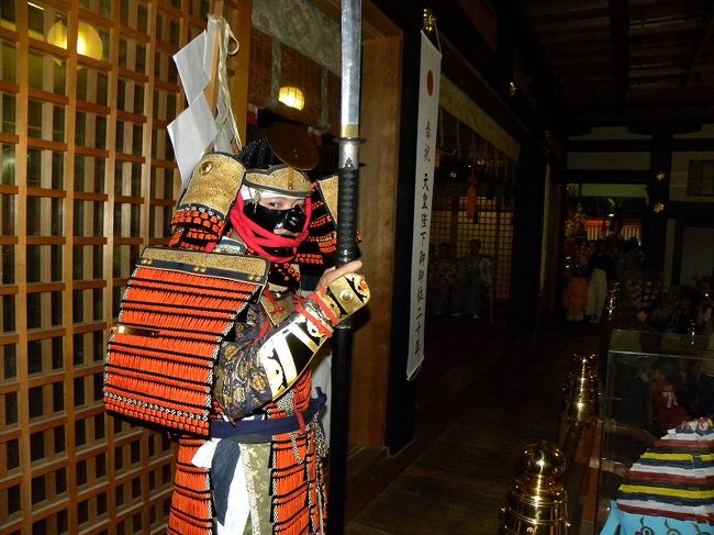 北区 田楽舞紹介HP<br />http://www.city.kita.tokyo.jp/docs/press/322/032273.htm<br />王子神社HP<br />http://www.genbu.net/data/musasi/ouji_title.htm<br /><br />義臣 関連旅記<br />2009 王子神社 田楽舞 稽古<br />http://4travel.jp/traveler/jiiji/album/10363072/<br />2009 王子神社 田楽舞 雨 出番を待つ<br />http://4travel.jp/traveler/jiiji/album/10363786/<br />2009 王子神社 田楽舞 社殿にて<br />http://4travel.jp/traveler/jiiji/album/10364321/<br /><br />王子田楽舞の連絡を頂き<br /> 関係者用の帽子 腕章を貸して頂き<br /> 仲間のように気軽にお話してくださった<br /> 関係者の皆さんの暖かいお心使いに深く感謝します。<br /> 有難うございました。<br />舞童の皆さん 見事な田楽舞見せていただきました<br /> 感激 有難う。