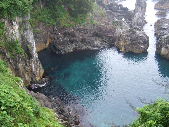 ２００９年７月某日、憧れの東北の地を訪ねました。<br /><br />この旅行の目玉は地元のアワビと絶景露天風呂です。<br /><br />さらに、三陸鉄道ローカルの体険にも惹かれました。<br /><br />一緒に楽しみましょう。